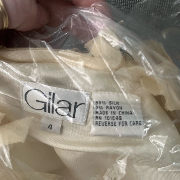 ‼️FM‼️Gilar 4 Butter Yellow Silk Dress - Picture 6 of 6